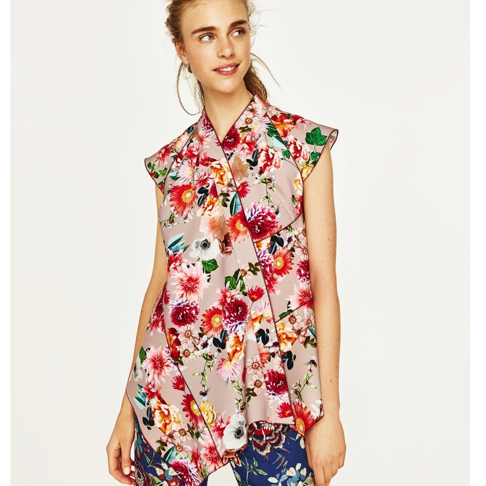 🌸 NWT Zara Printed Top L